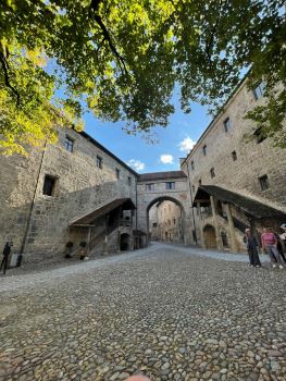 Burg 3